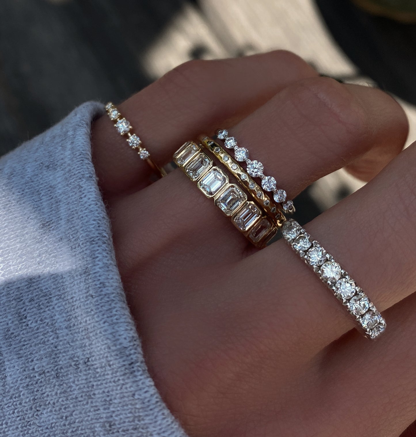 14kt gold graduated seven floating diamond ring