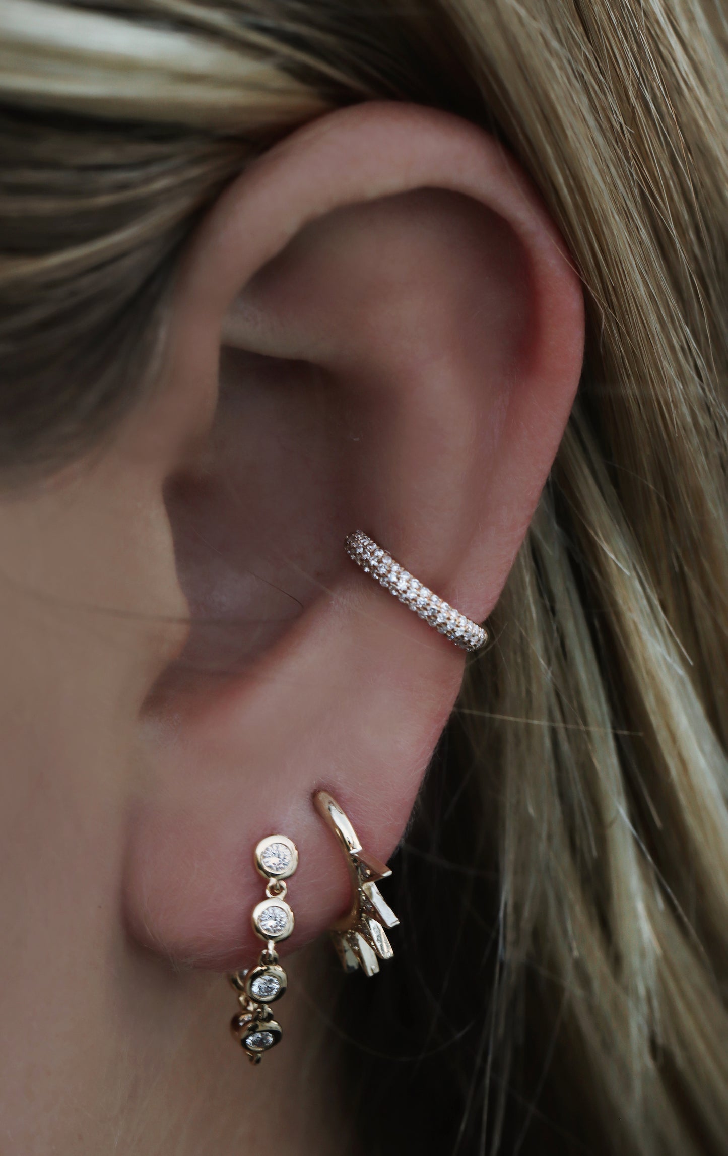 14kt gold and diamond rounded ear band