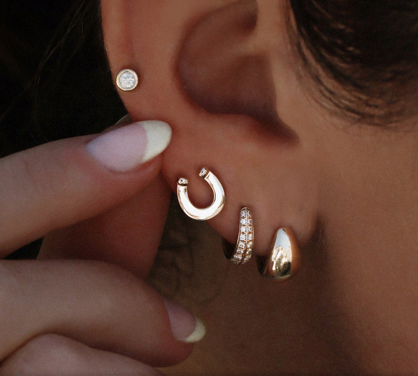 14kt gold rounded chunky hoop