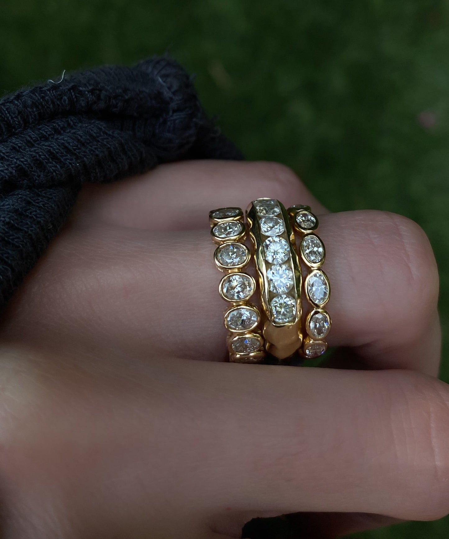 14kt gold horizontal oval diamond bezel band