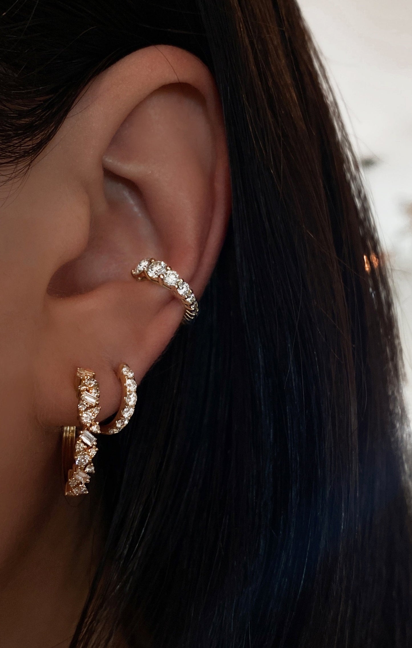 14kt gold graduated diamond ear band