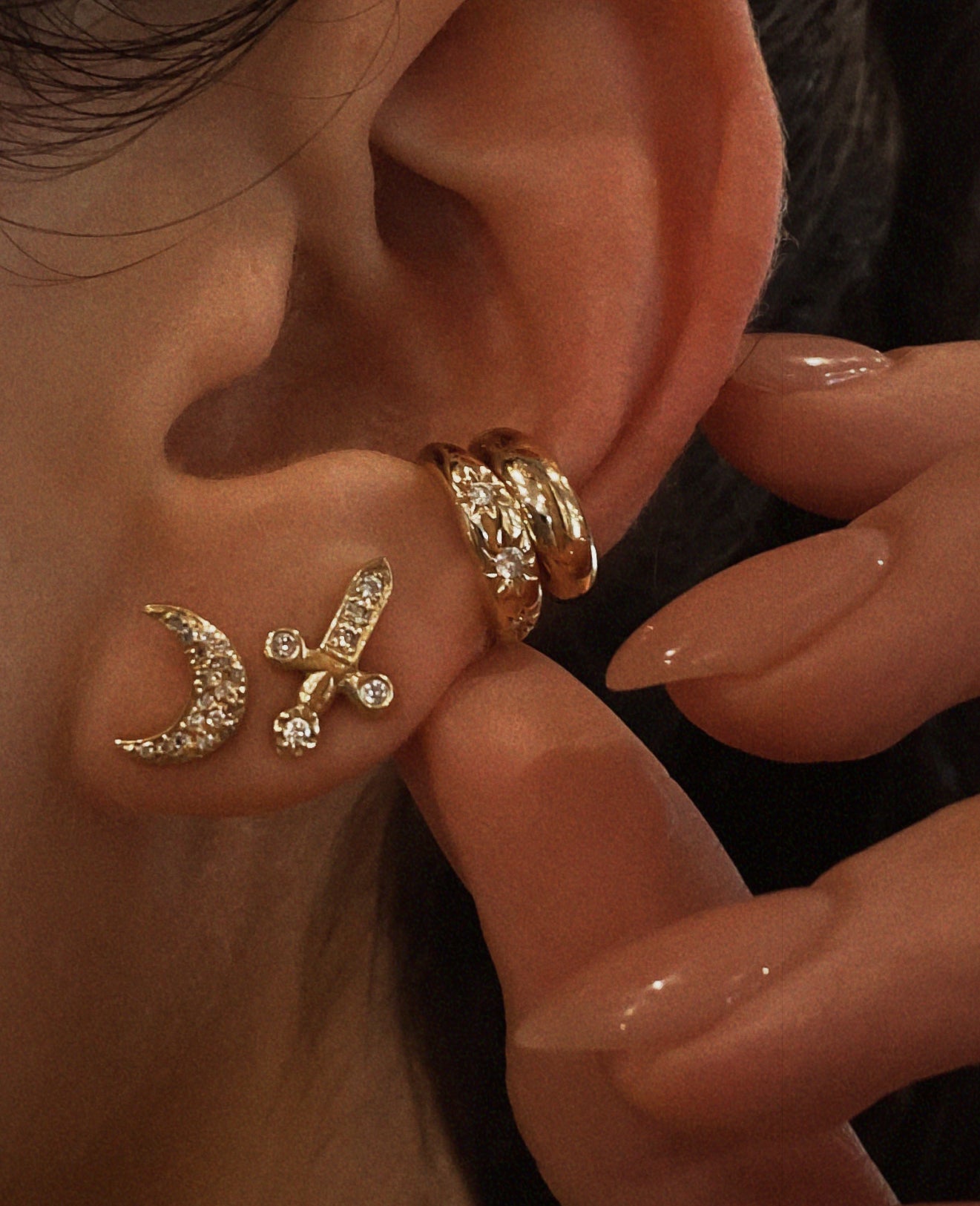 14kt gold and diamond royal sword single stud