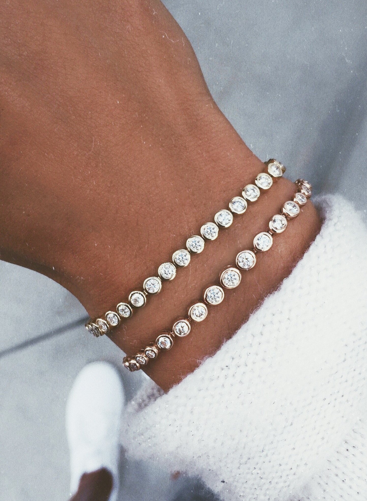 14kt graduated diamond bezel bracelet
