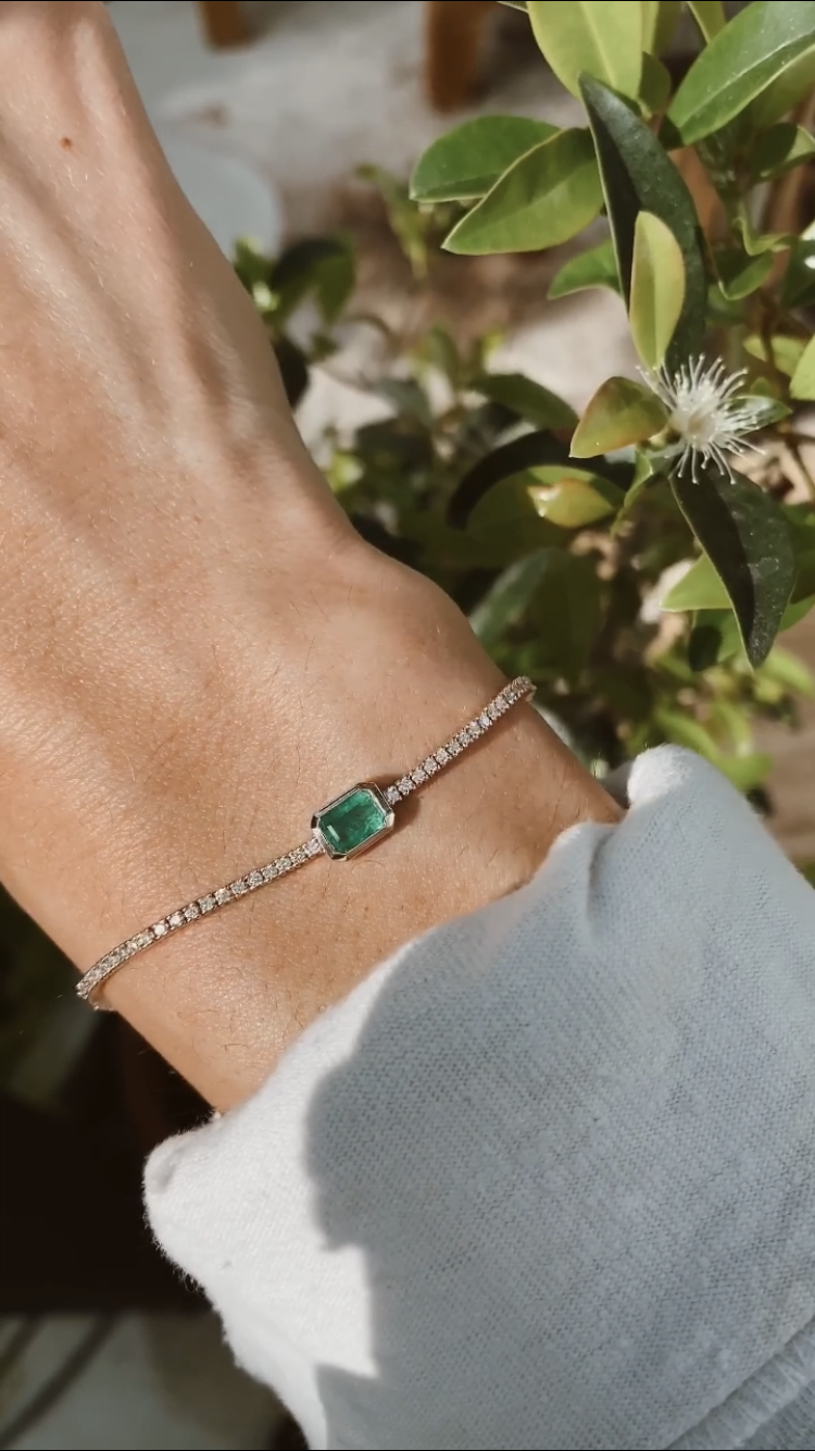 14kt gold emerald cut bezel emerald diamond tennis bracelet
