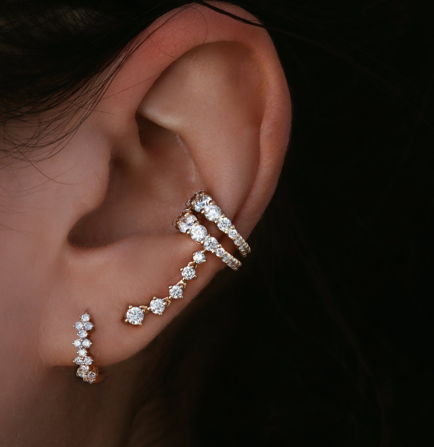 14kt gold graduated diamond ear band