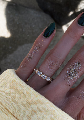 14kt gold five horizontal emerald cut diamond bezel band