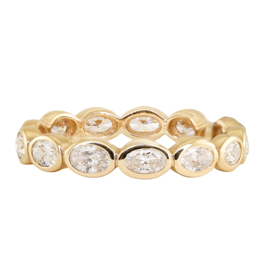 14kt gold horizontal oval diamond bezel band
