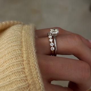 14kt gold floating queen diamond band