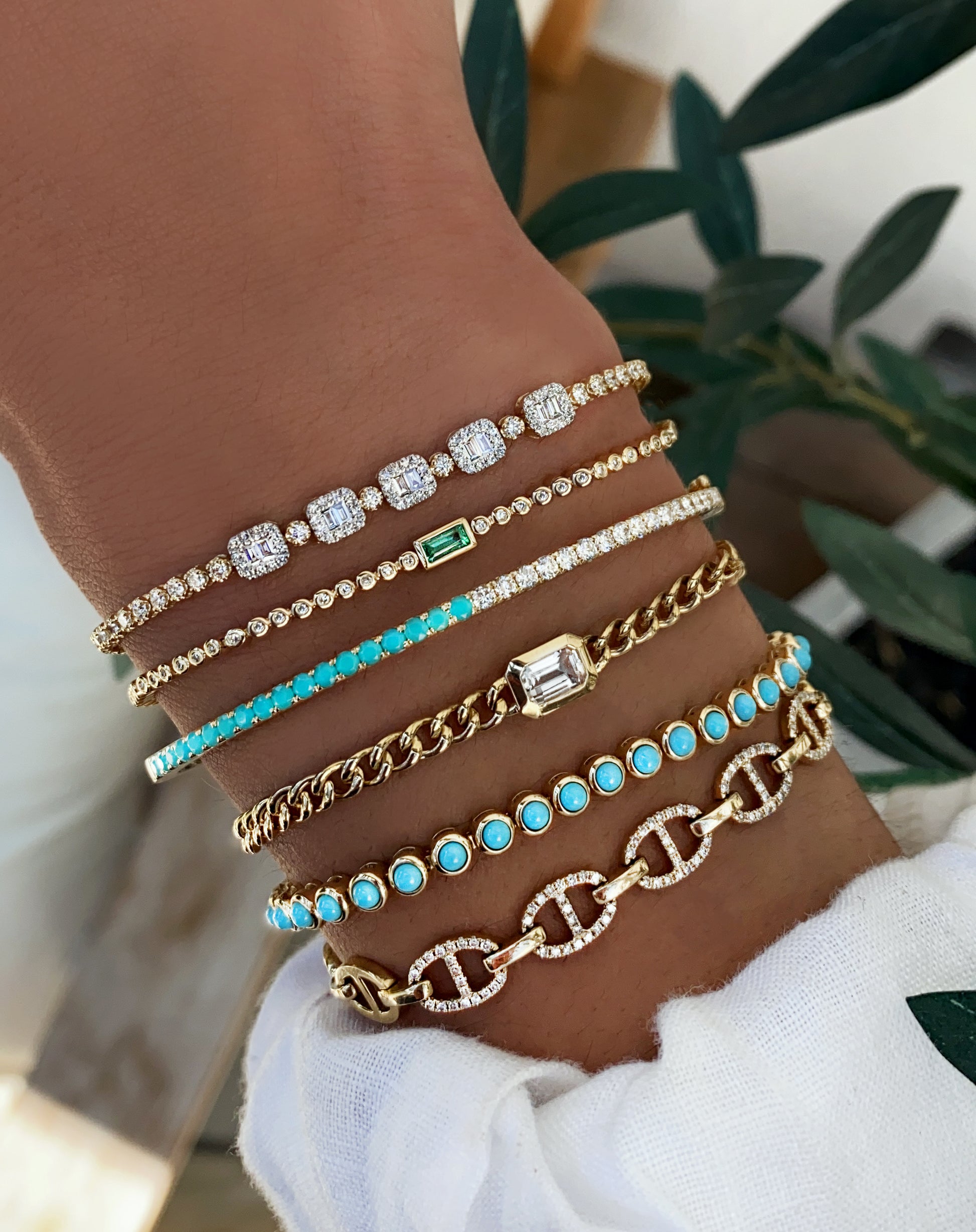 gold chain link bracelet