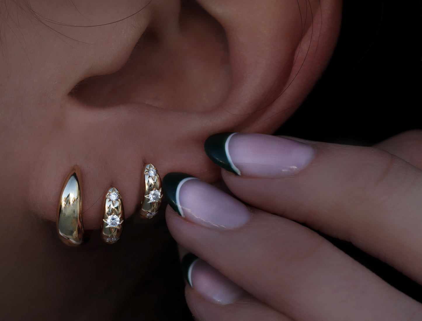 14kt gold three diamond starburst dome hoop