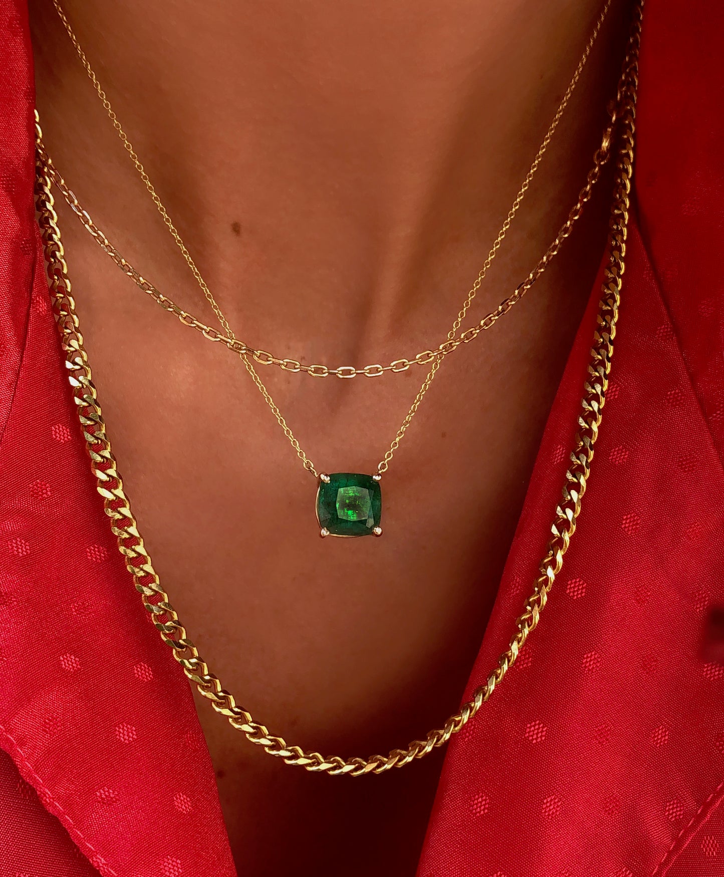 14kt gold cushion solitaire emerald prong necklace